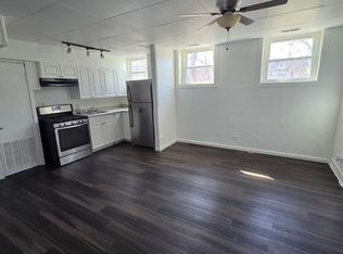 515 8th St APT 3, Waukegan, IL 60085