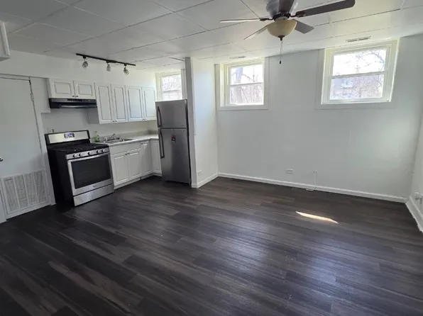 515 8th St APT 3, Waukegan, IL 60085