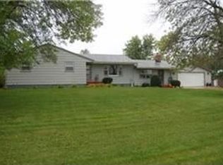 6060 Steward Rd, Rockford, IL 61101