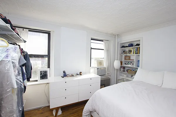 Rented by Jonis Realty | media 22