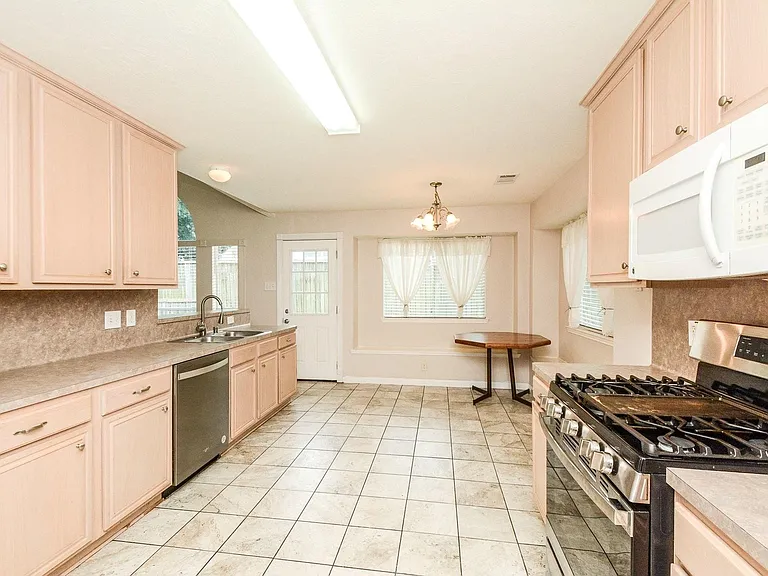 19715 Lindenfield Ct — Photo 8