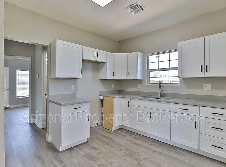 1538 E Pierce St #B — Photo 33