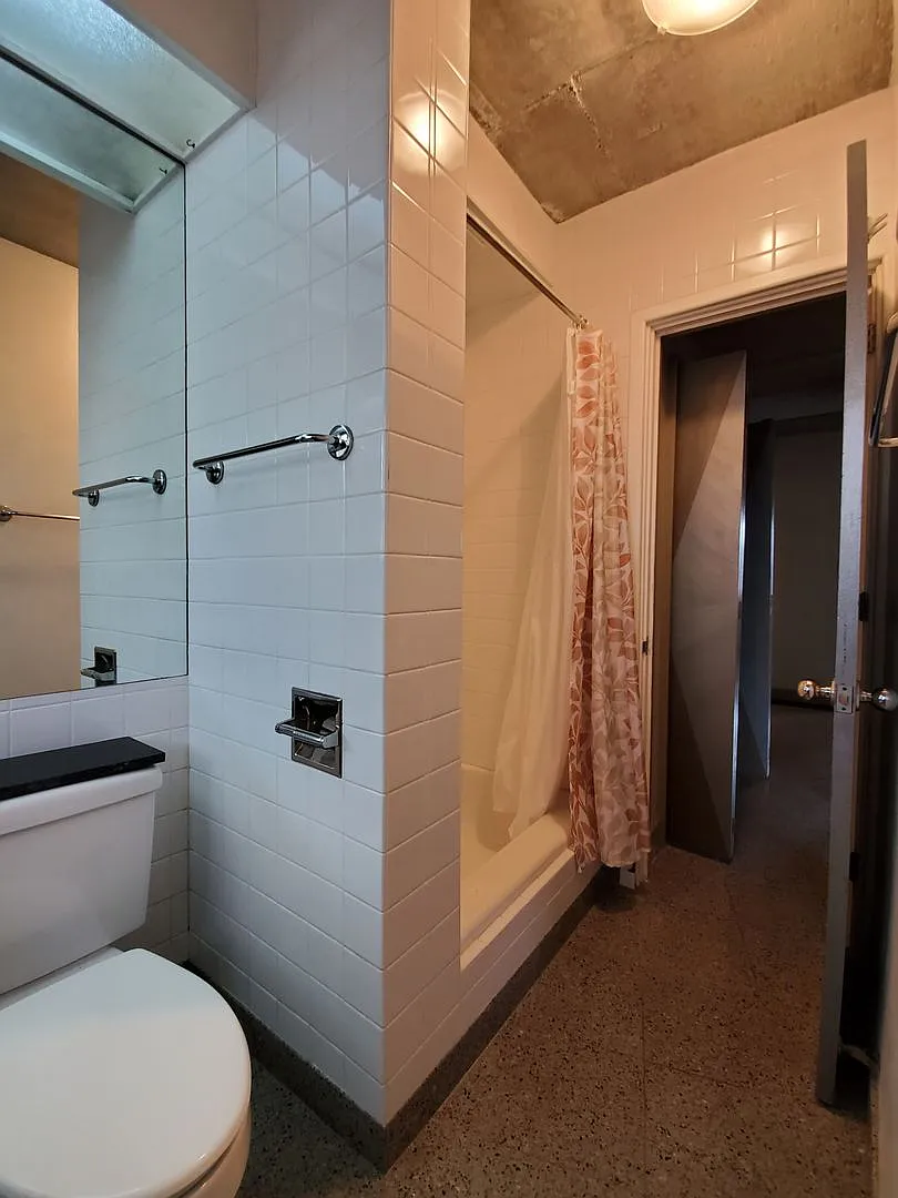 Available now: | 1 Bedroom, 1 Bathroom in Waikiki Cove. — Photo 2