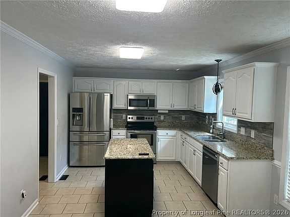 5th image of 3411 Harrisburg Dr