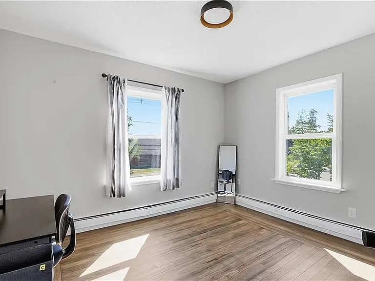 59 Bourne Ave — Photo 5