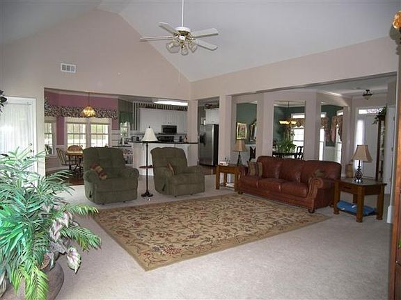 3rd image of 560 Nellie Ln