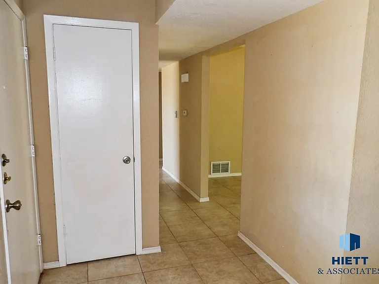 4624 Swan Dr — Photo 9