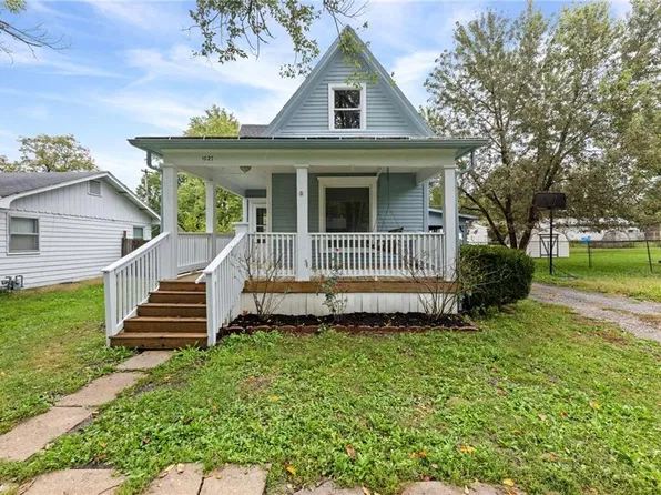 1027 N Mulberry St, Ottawa, KS 66067