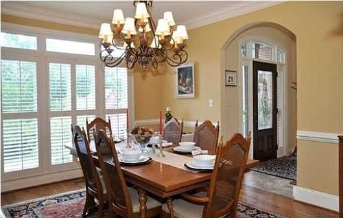 5th image of 2454 Huntington Glen Dr