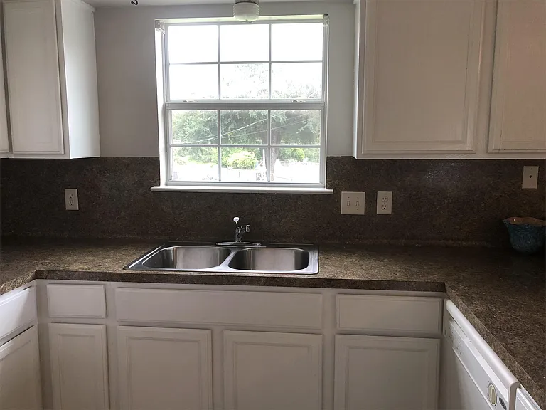 1228B Eleanor St — Photo 14
