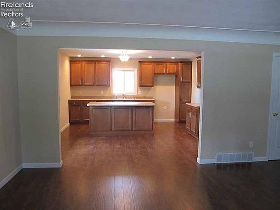 5th image of 1532 Edwards Dr