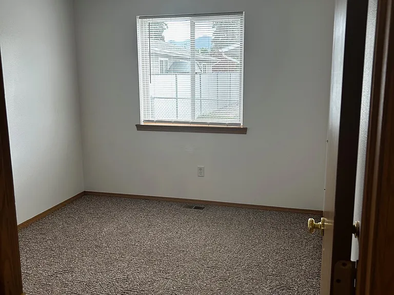 936 Palmer St — Photo 15