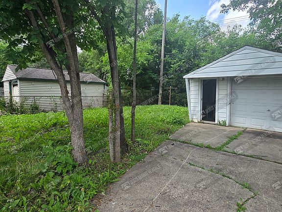 4th image of 19759 McCormick St