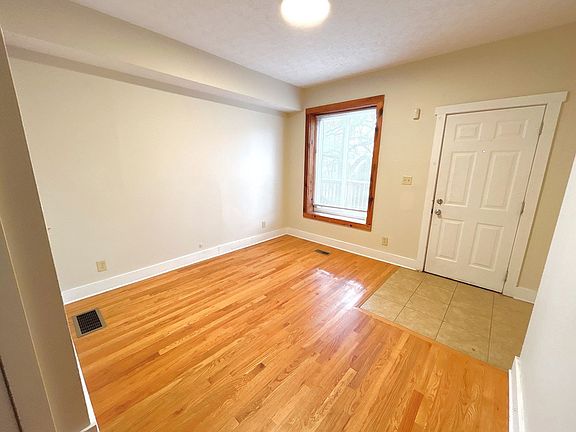 4th image of 1368 Indianola Ave