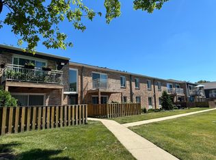 4613 Kings Walk Dr APT 1B, Rolling Meadows, IL 60008