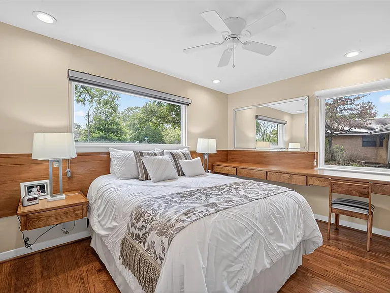 11230 Huggins Dr — Photo 32