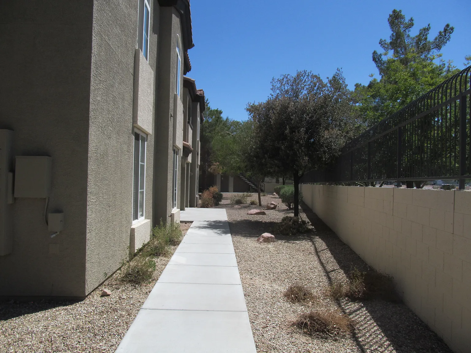 1 bed, 750 sqft, $1,150 — Photo 3