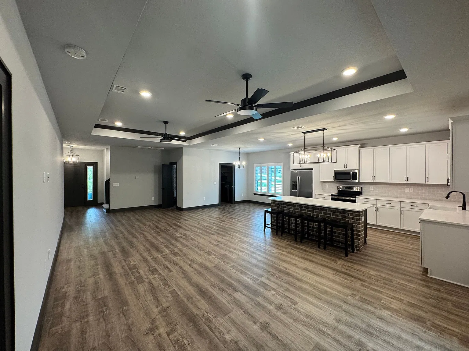 3 bed, 2.5 bath, 2126 sqft, $2,495 — Photo 3