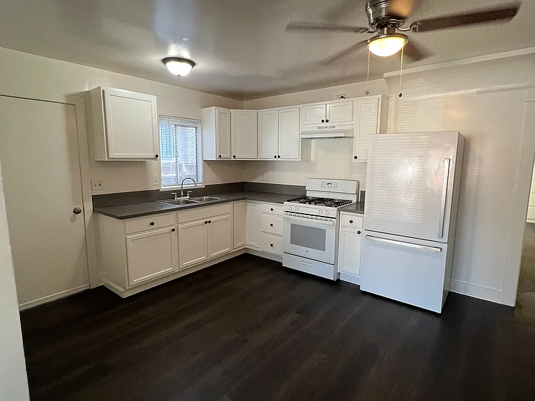 1487 N Mountain View Ave — Photo 6