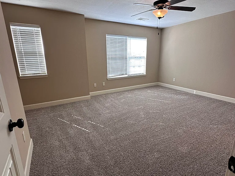 9404 N Adrian Ave — Photo 9