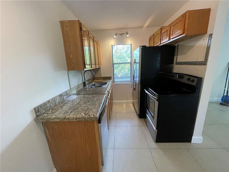 1st image of 607 NE 29th Dr #16