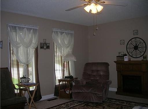 2nd image of 601 E Mulberry St