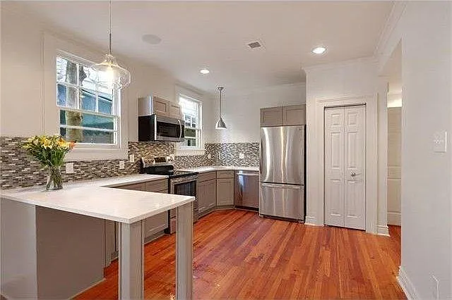 2 bed, 1.0 bath, 1129 sqft, $2,000 — Photo 4