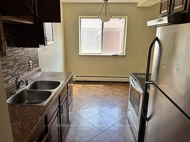 3 bed, $2,250 — Photo 3