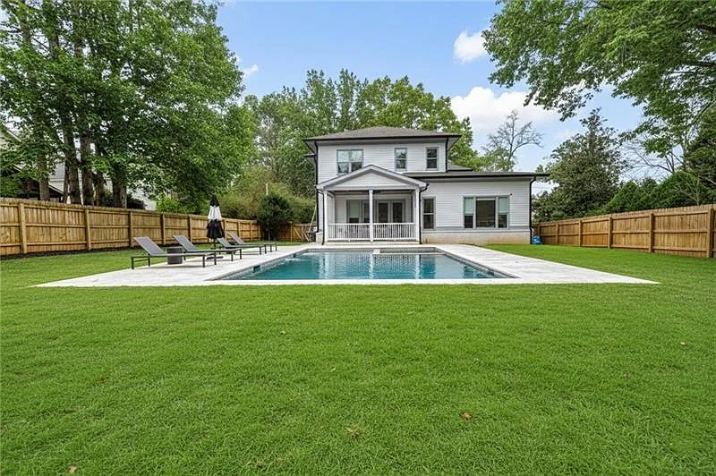 6 bed, 6.0 bath, 5412 sqft, $16,500 — Photo 2