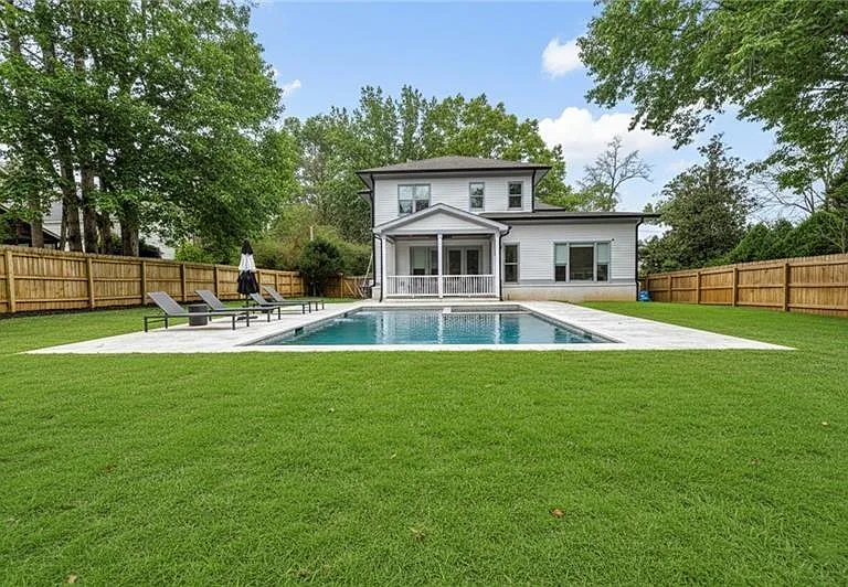 2975 Osborne Rd NE — Photo 2