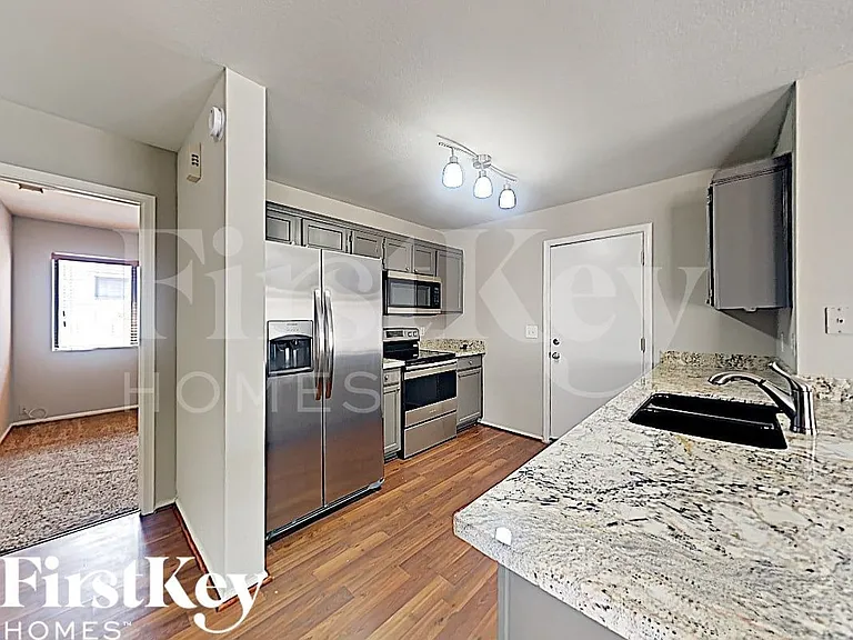 3167 W Foothill Dr — Photo 4