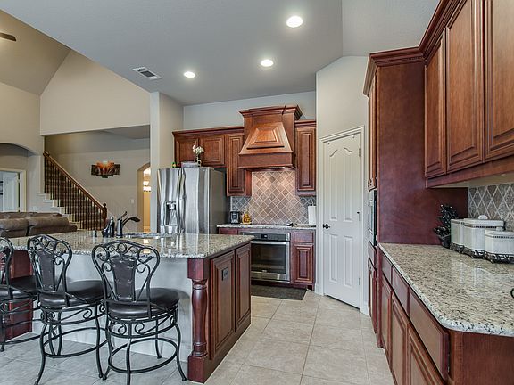 4th image of 4018 Hyde Park Dr