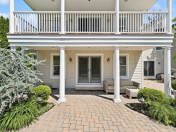 5th image of 305 Captain Kidd Dr