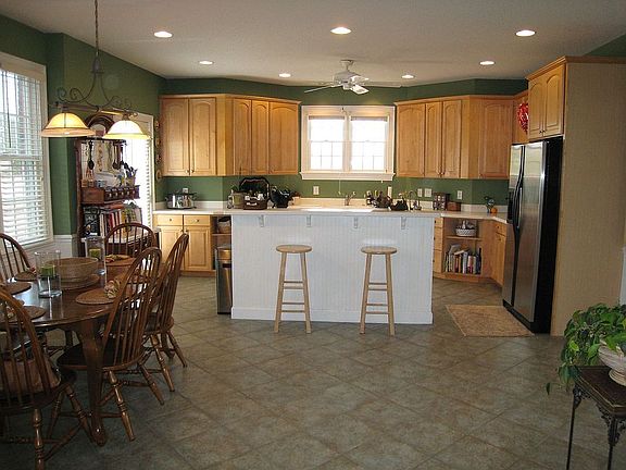 4th image of 1880 Manor Ct