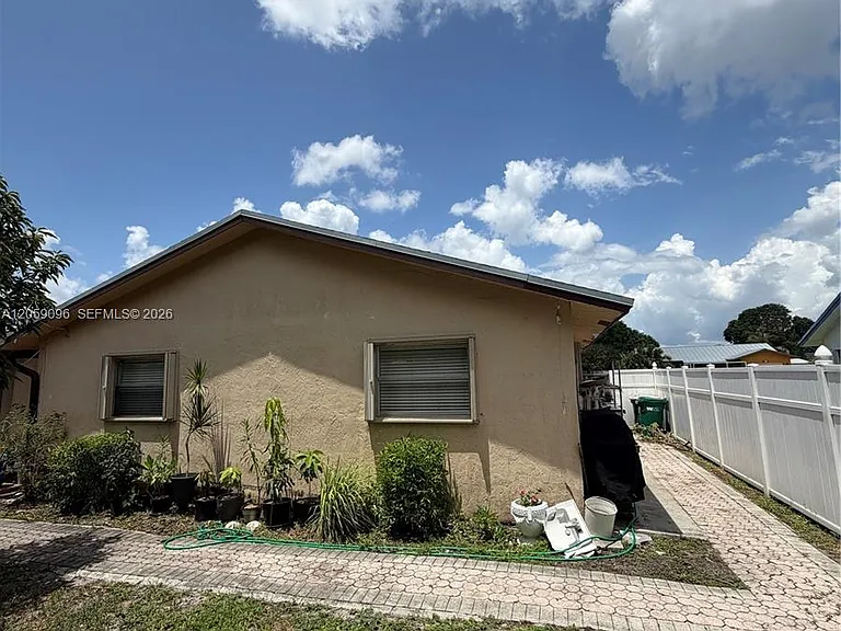 8108 NW 93rd Ter — Photo 15