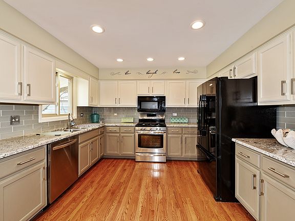 3rd image of 527 Lindley Ave