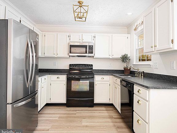 3rd image of 818 Marcie Ct