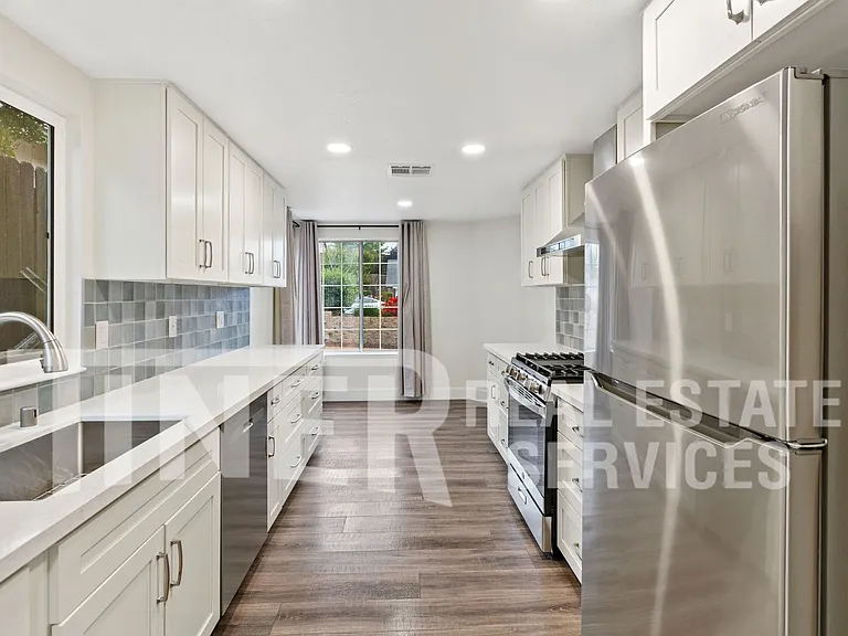 3421 Cobblestone Dr — Photo 6