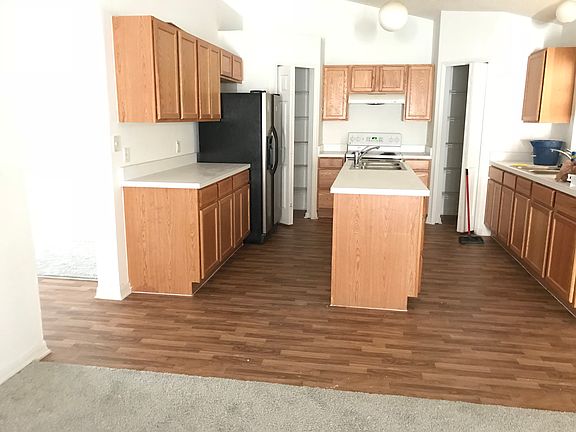3rd image of 419 Danube Dr