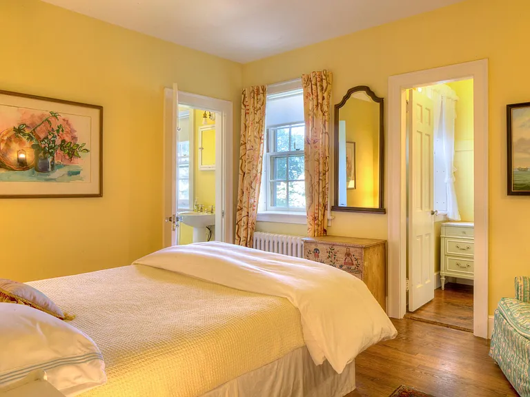 22 Castle Hill Ave — Photo 9