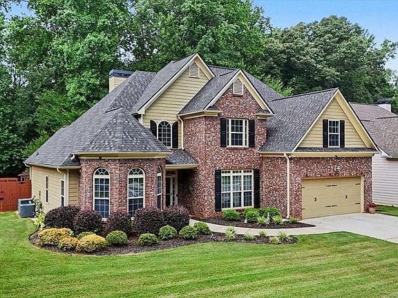 3rd image of 504 Thorn Creek Way