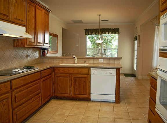 3rd image of 310 Covey Ln