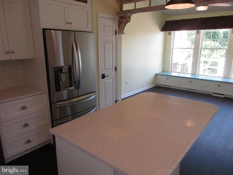 1024 Jeanett Way — Photo 7