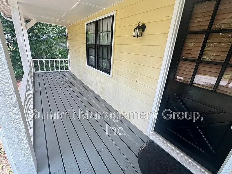 Building Photo - 916 Curry Cir SE