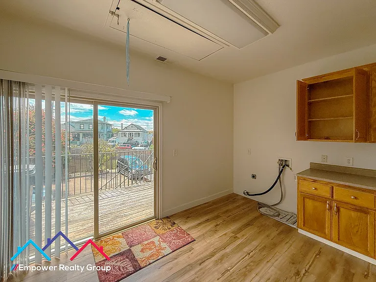 5235 Bancroft Ave. — Photo 7