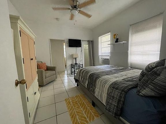 4th image of 411 NE 28th St #7