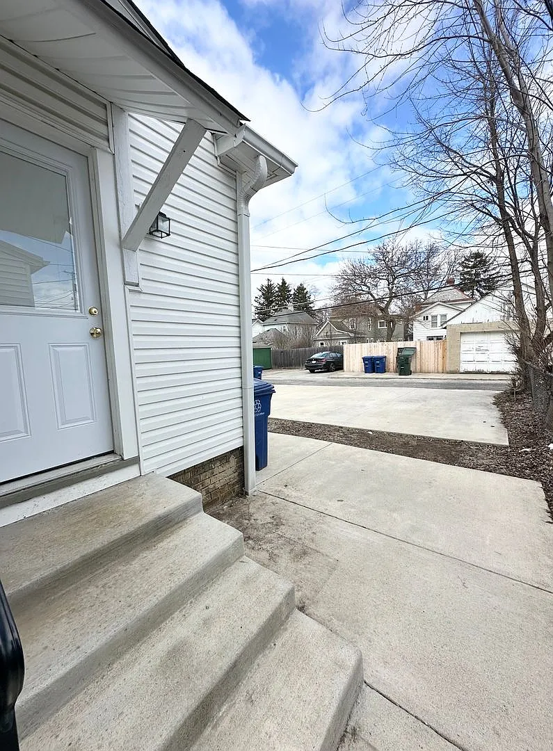 68 W California Ave — Photo 3