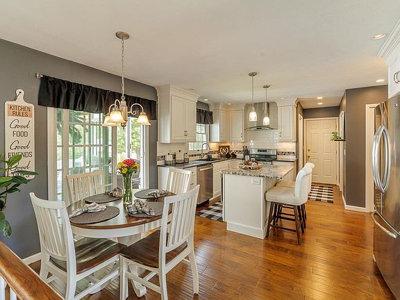 5th image of 60526 Woodstock Dr