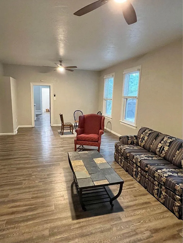 3 bed, 1100 sqft, $1,500 — Photo 4