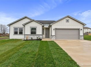 1515 162nd Cir, Basehor, KS 66007